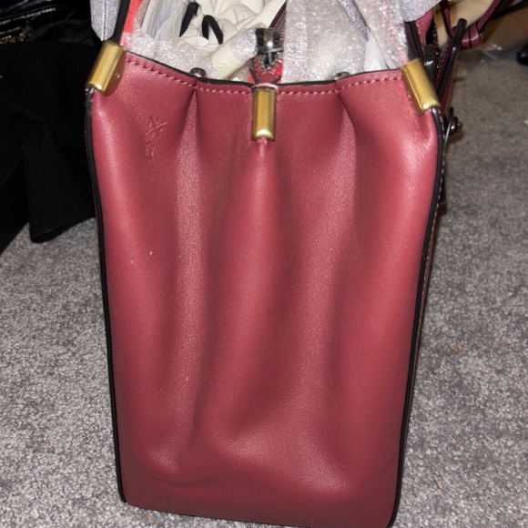 Coach Elegant Burgundy Leather Tote Bag - Picture 2 of 13